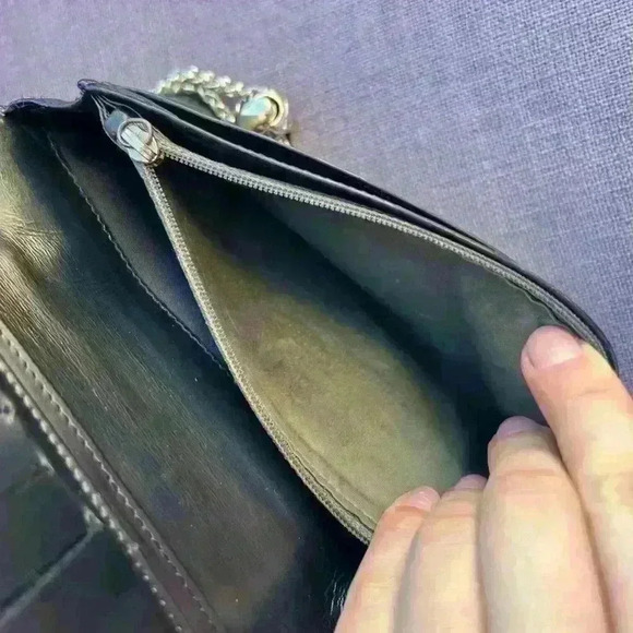 CHANEL Iridescent Camellia Makeup Palette CC Logo Patent Leather Bifold Wallet - Picture 7 of 9